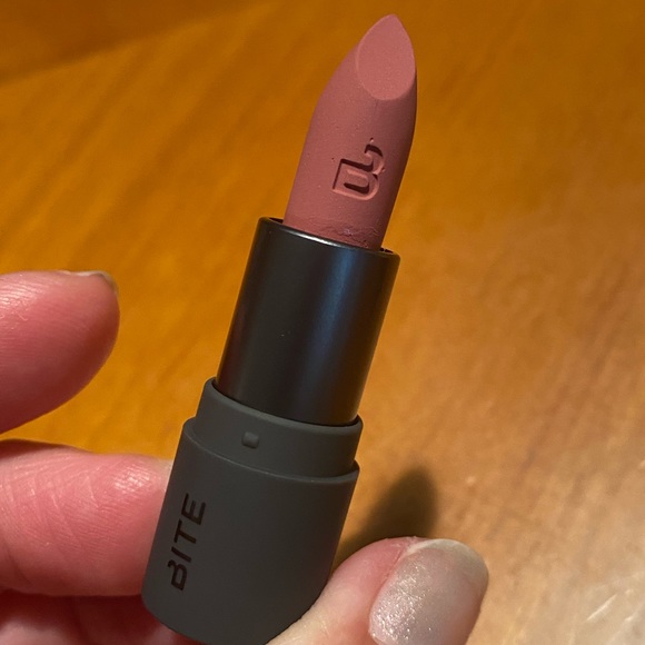 Bite Beauty Power Move Soft Matte Lipstick Sugar Buns - Picture 9 of 16